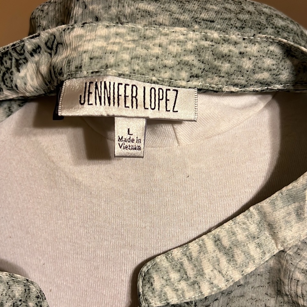 Jennifer Lopez snake print blouse - Picture 6 of 6